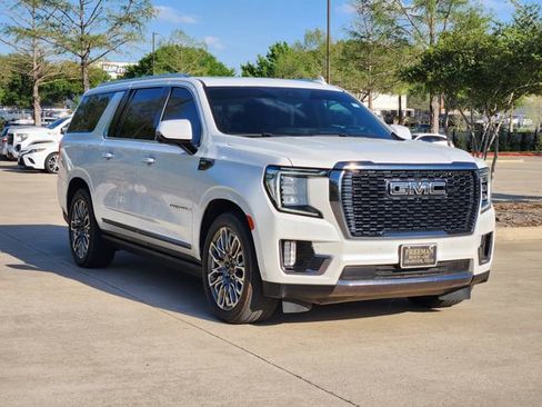 Used 2024 GMC Yukon XL Denali Ultimate image 3
