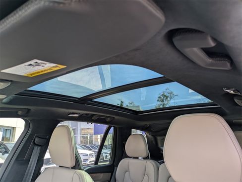 Used 2026 Volvo XC90 B6 Ultra w/ Lounge Package image 27