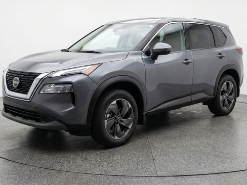 Used 2025 Nissan Rogue SV AWD/4WD image 3