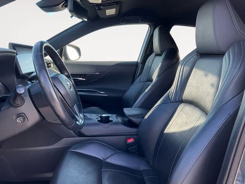 Used 2021 Toyota Venza Limited image 10