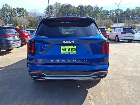 Used 2022 Kia Sorento EX image 3