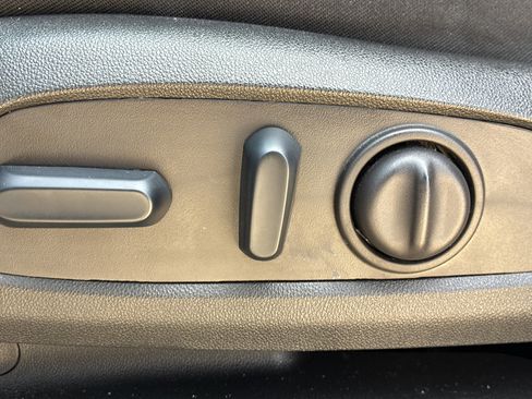 Used 2024 Chevrolet Equinox LT FWD image 23