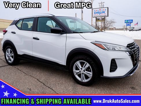 Used 2022 Nissan Kicks S image 1