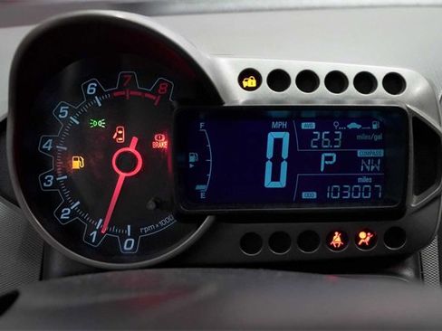 Used 2014 Chevrolet Sonic LT image 27