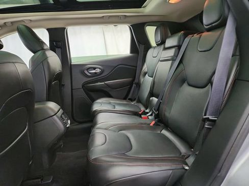Used 2016 Jeep Cherokee Trailhawk w/ Comfort/Convenience Group AWD/4WD image 28