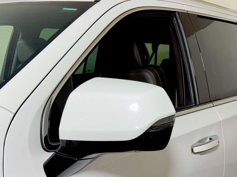 Used 2023 GMC Yukon XL Denali image 29
