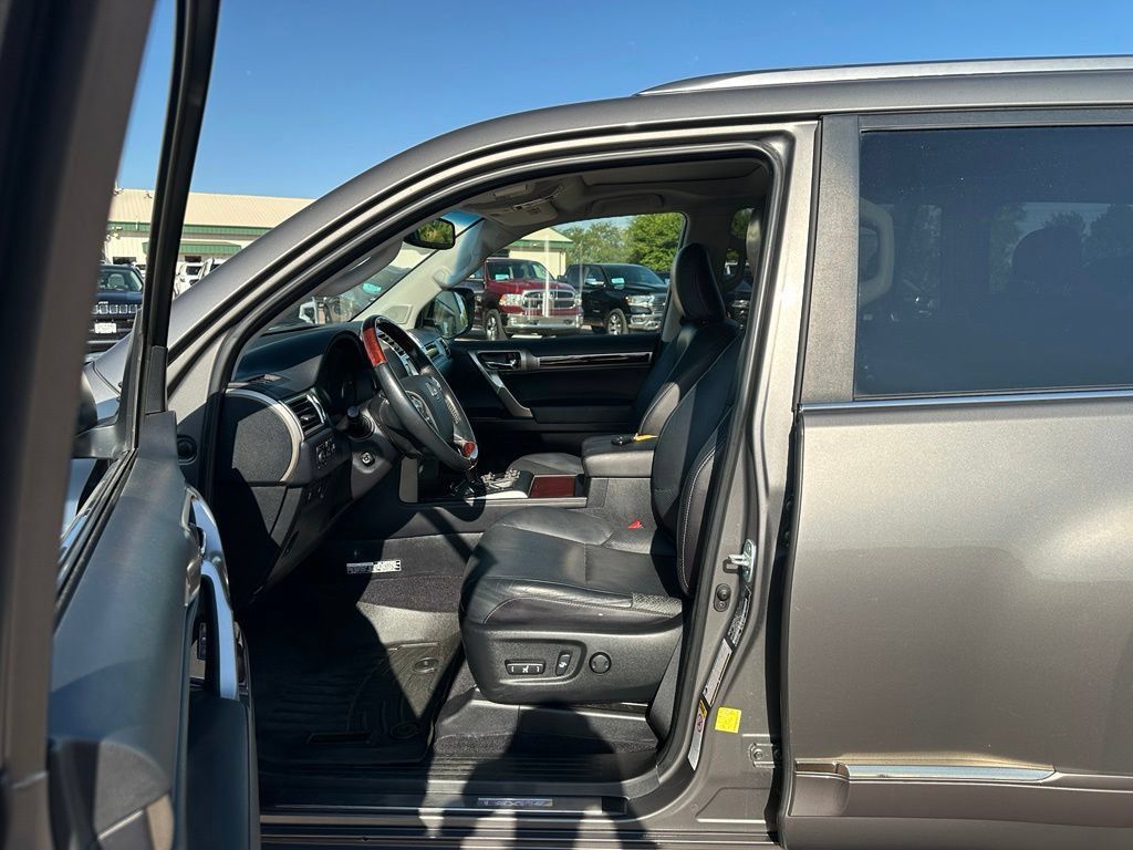 Used 2014 Lexus GX 460 Luxury AWD/4WD image 10