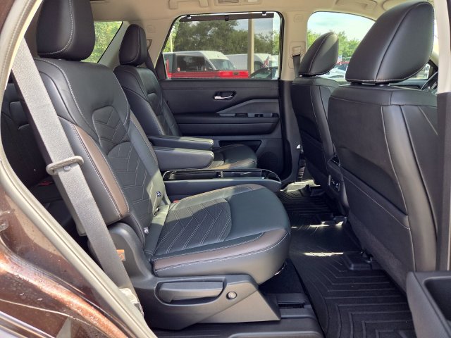 Used 2022 Nissan Pathfinder Platinum w/ Cargo Package AWD/4WD image 20