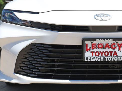 Used 2025 Toyota Camry LE w/ Convenience Package FWD image 11