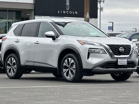 Used 2023 Nissan Rogue SV image 10