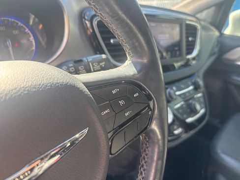 Used 2019 Chrysler Pacifica Touring-L w/ S Appearance Package image 13