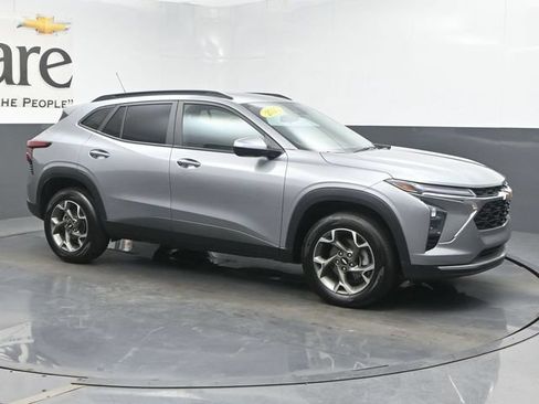 Used 2025 Chevrolet Trax LT w/ Driver Confidence Package FWD image 6