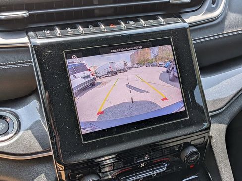 Used 2023 Jeep Grand Cherokee L Laredo image 20