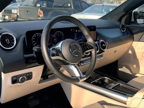 Used 2025 Mercedes-Benz GLA 250 4MATIC image 13