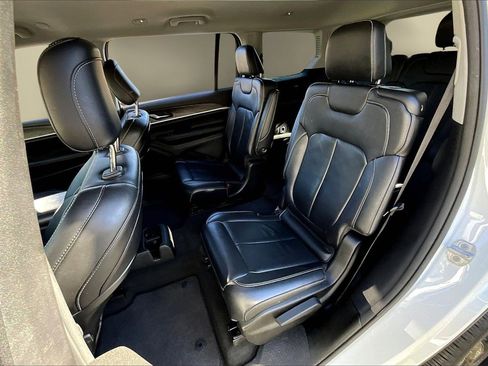 Used 2023 Jeep Grand Cherokee L Limited w/ Black Appearance Package image 21