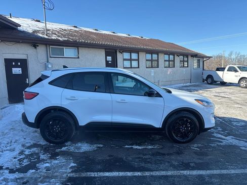 Used 2020 Ford Escape SE Sport image 2