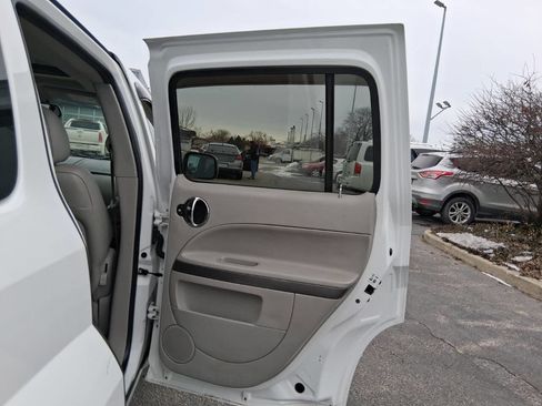 Used 2006 Chevrolet HHR LT w/ Preferred Equipment Group image 9