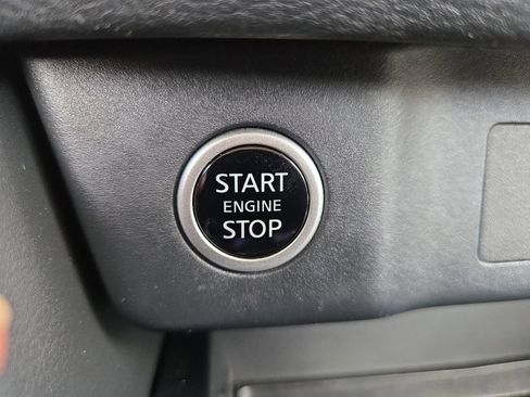 Used 2023 Nissan Rogue SV FWD image 38