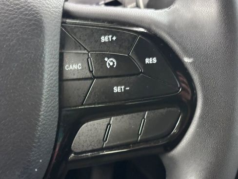 Used 2021 Jeep Cherokee Latitude Plus FWD image 45