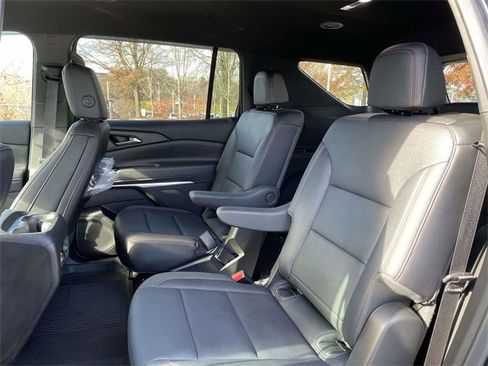 Used 2025 Chevrolet Traverse Z71 image 17