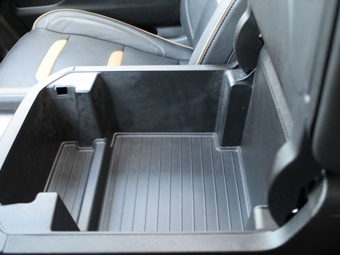 Used 2021 GMC Yukon AT4 image 37