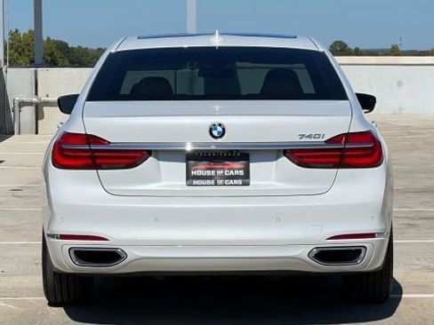Used 2018 BMW 740i image 8