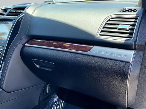 Used 2017 Ford Explorer Platinum AWD/4WD image 18
