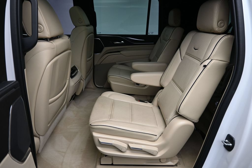 Used 2023 Cadillac Escalade ESV Premium Luxury AWD/4WD image 7