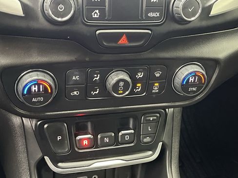 Used 2020 GMC Terrain SLT w/ Preferred Package image 21