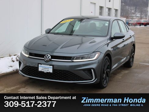 Used 2025 Volkswagen Jetta SE w/ Sunroof Package image 24
