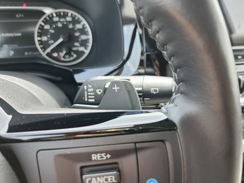 Used 2023 Nissan Pathfinder SL AWD/4WD image 36
