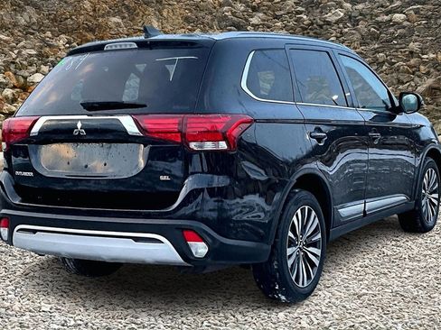 Used 2020 Mitsubishi Outlander SE image 2