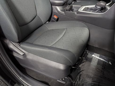 Used 2021 Toyota RAV4 XLE image 22