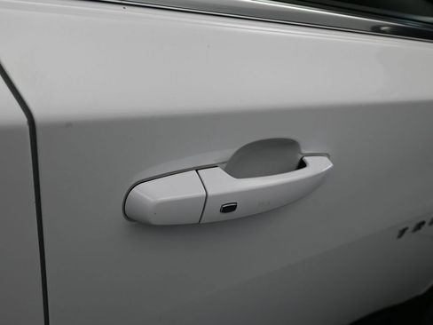 Used 2023 Chevrolet Traverse LT image 42