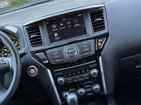 Used 2018 Nissan Pathfinder SV image 5