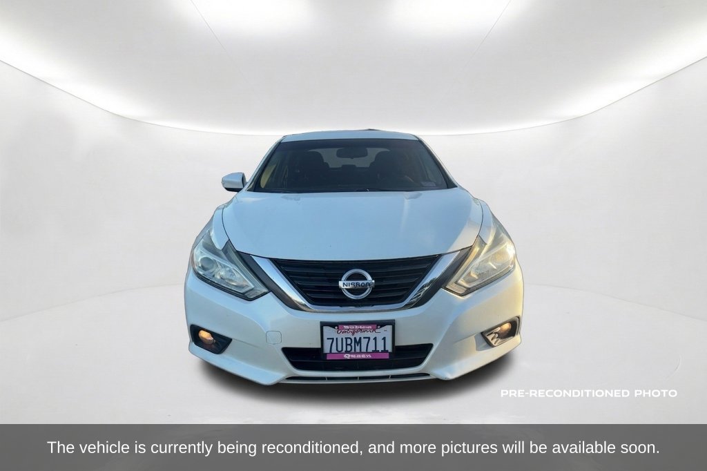 Used 2016 Nissan Altima 2.5 SV w/ Convenience Package FWD image 2
