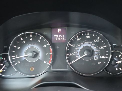 Used 2010 Subaru Outback 2.5i Premium AWD/4WD image 34