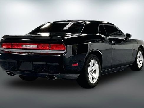 Used 2014 Dodge Challenger R/T RWD image 7