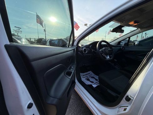 Used 2021 Nissan Versa S FWD image 8