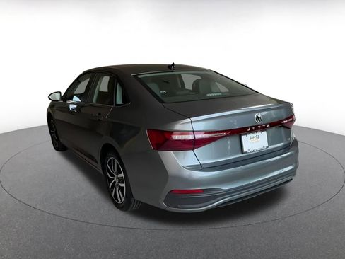 Used 2025 Volkswagen Jetta SE image 11