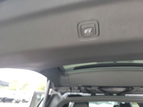 Used 2025 GMC Yukon XL Denali w/ Denali Reserve Package image 27