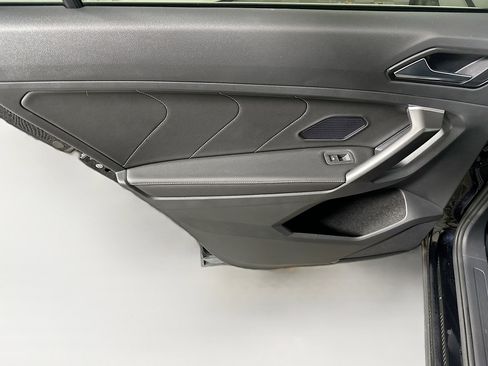 Used 2023 Volkswagen Tiguan SE image 24