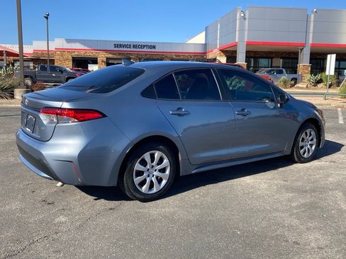 Used 2021 Toyota Corolla LE image 5