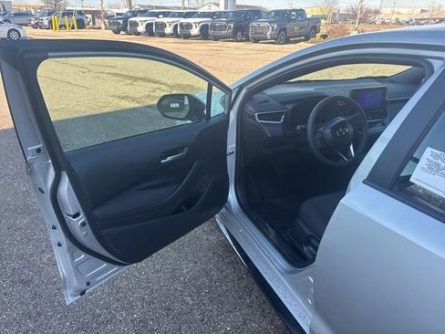 Used 2026 Toyota Corolla SE FWD image 12