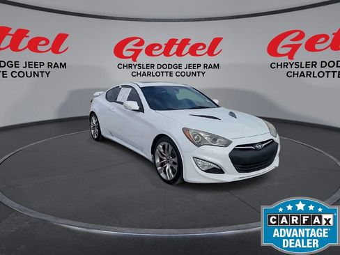 Used 2014 Hyundai Genesis 3.8 image 2