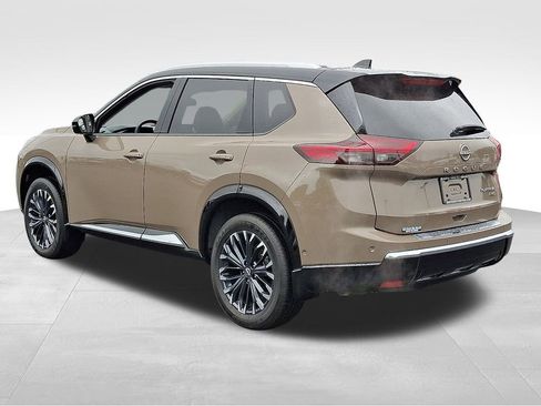 Used 2024 Nissan Rogue Platinum image 4