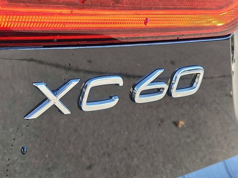 Certified 2024 Volvo XC60 T8 Ultimate w/ Protection Package Premier image 48