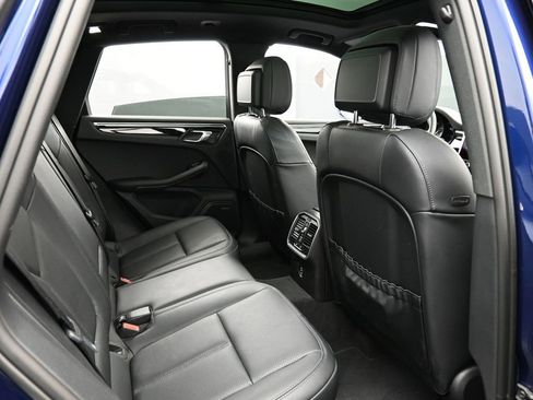 Certified 2025 Porsche Macan image 28