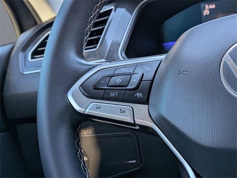 Certified 2022 Volkswagen Tiguan SE image 31