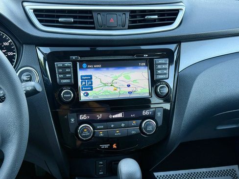 Used 2016 Nissan Rogue SV w/ SV Premium Package AWD/4WD image 26